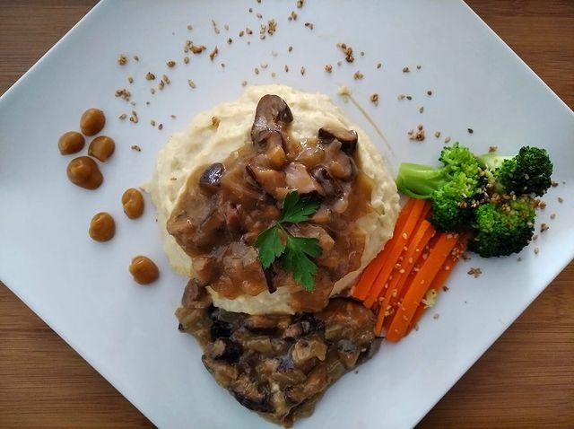 Puré de Mijo y Coliflor con Salsa de Setas Shitake